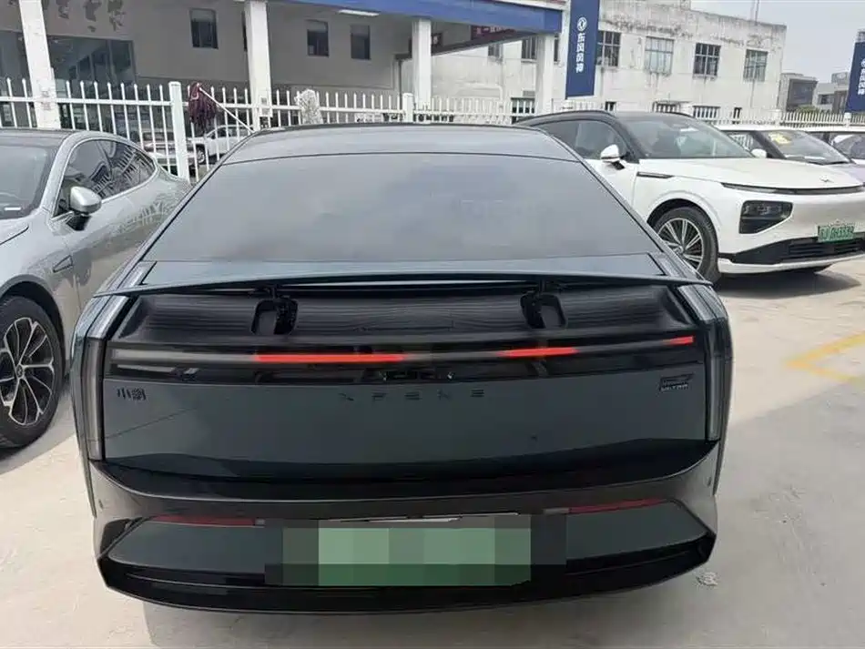 Фото 2 - XPeng P7
