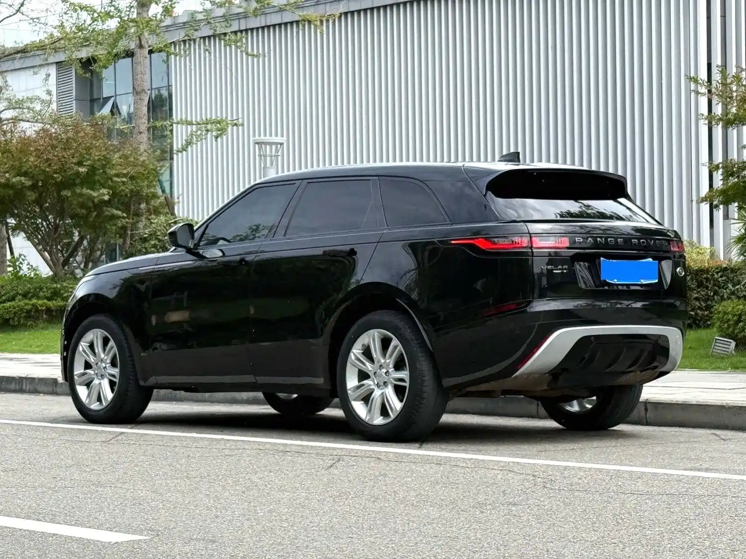 صورة 16 - Land Rover Range Rover Velar