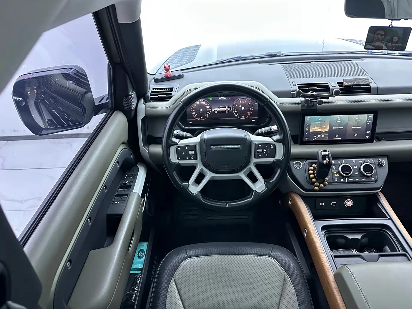 Land Rover Defender 2020 Model 110 P400 HSE фото 17