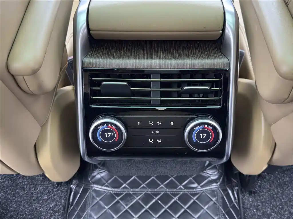 Land Rover Range Rover 2024 3.0 L6 400PS Golden Age Extended 7-Seater фото 11