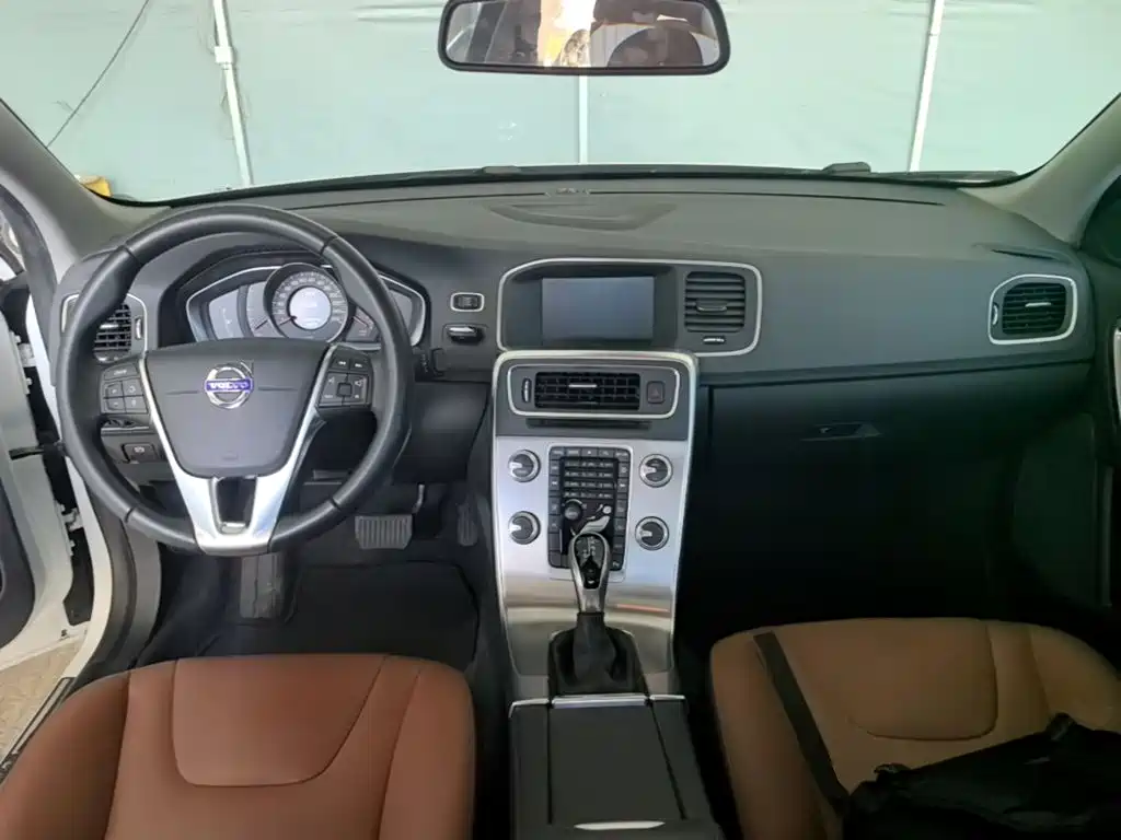 Фото 10 - Volvo S60