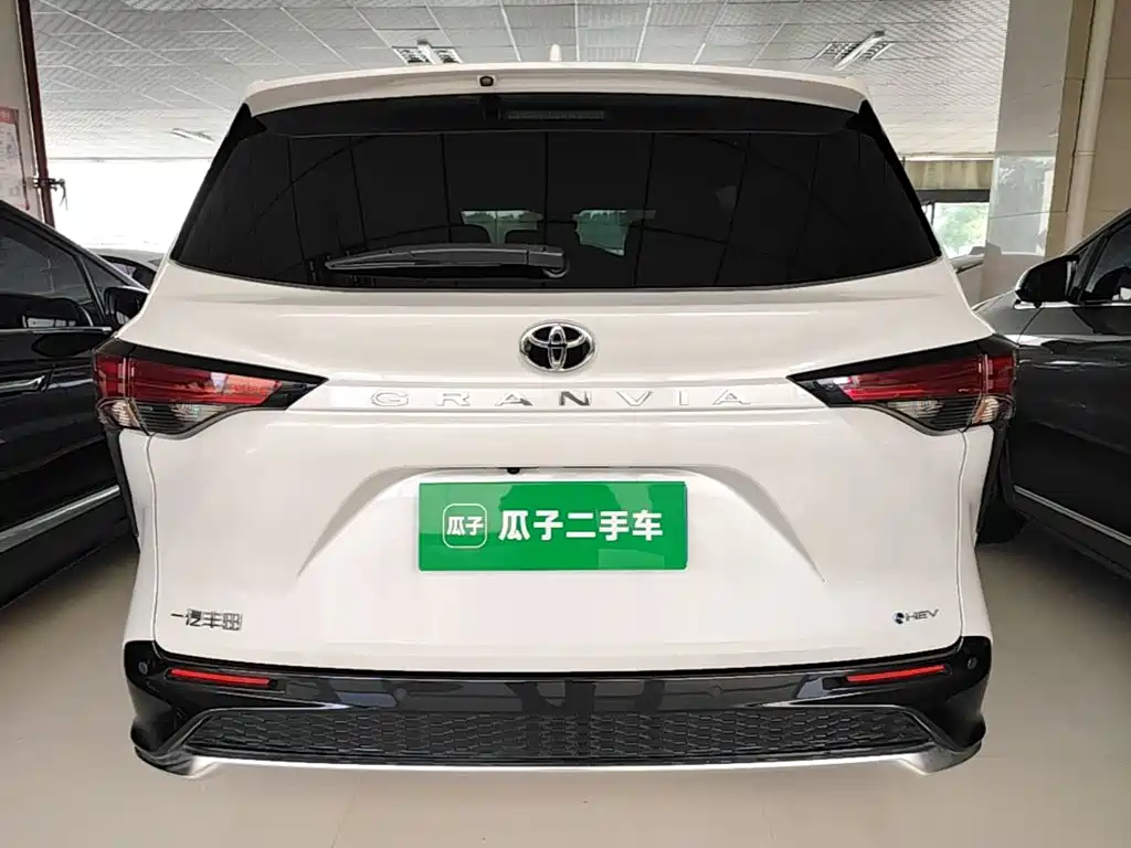 Toyota Granvia 2025 2024 2.5L Hybrid Luxury