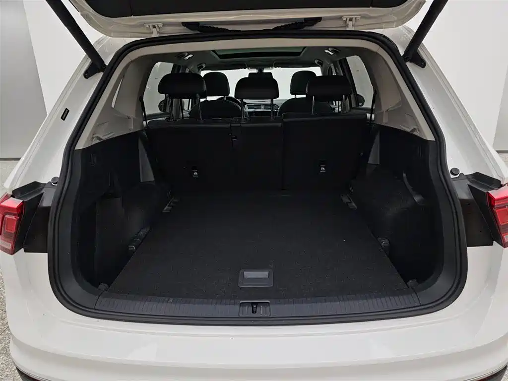 Volkswagen Tiguan L 2020 330TSI Auto 2WD Smart Luxury China VI фото 16