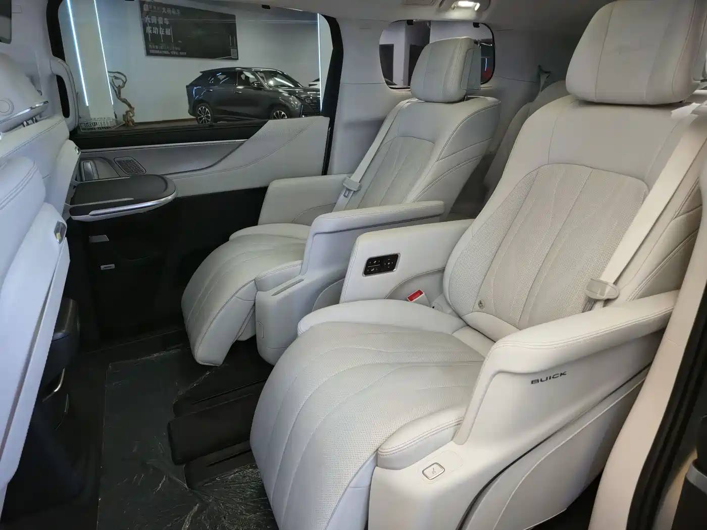 BUICK GL8 NEW ENERGY