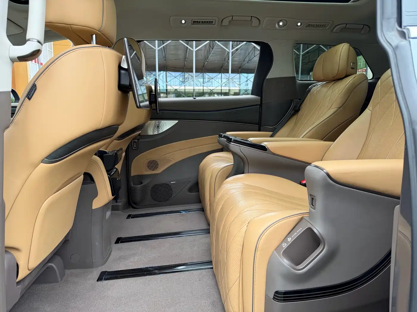 Denza D9 2022 DM-i 970 All-Wheel Drive Honor Edition фото 7