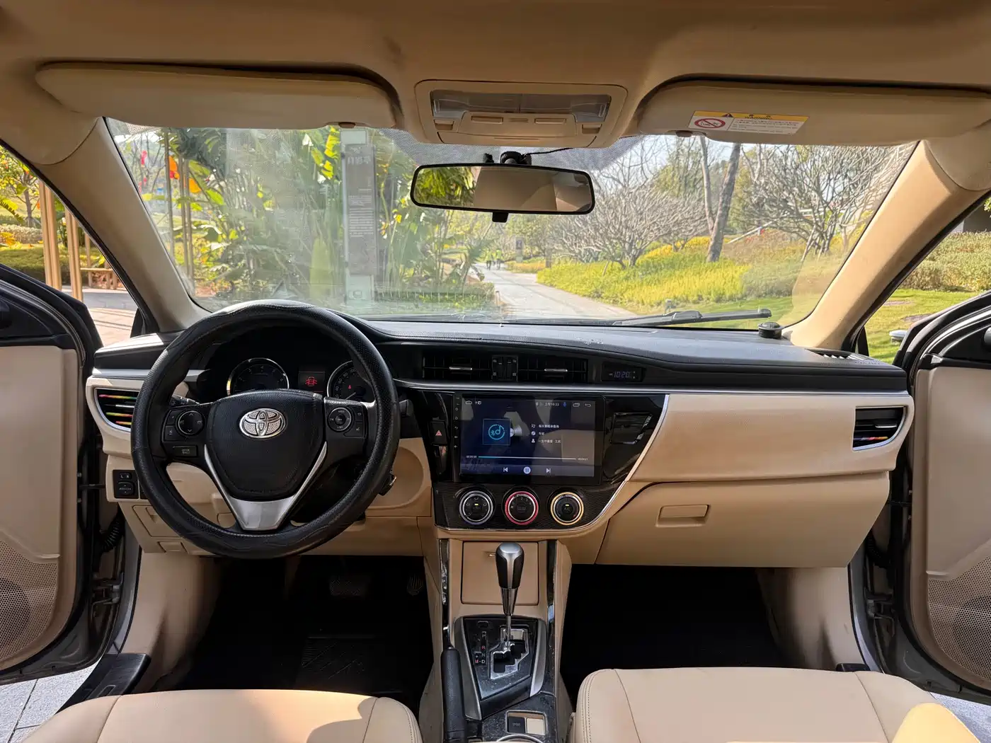 Toyota Corolla 2014 1.6L CVT GL-i фото 6