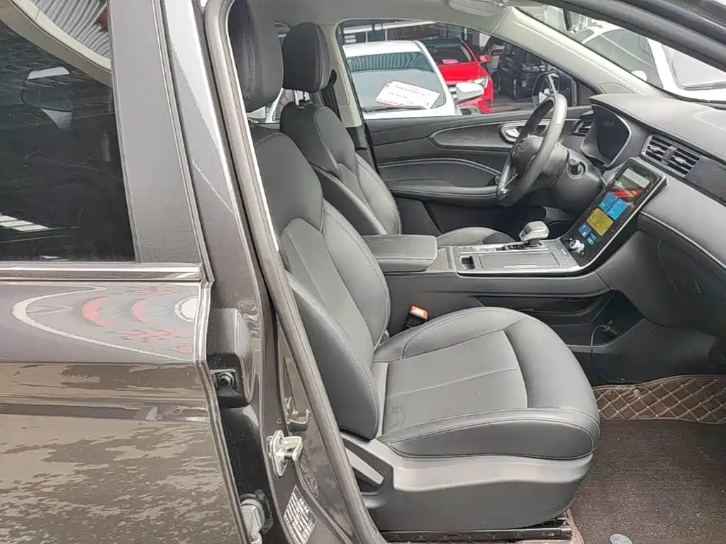 Roewe RX5 2025 2025 PLUS 330TGI Auto Trend-Setting Smart Edition