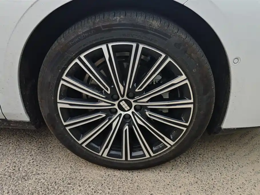 Geely Galaxy Galaxy Xingyao 8 2025 Model 130km EM-i Flagship Edition фото 6