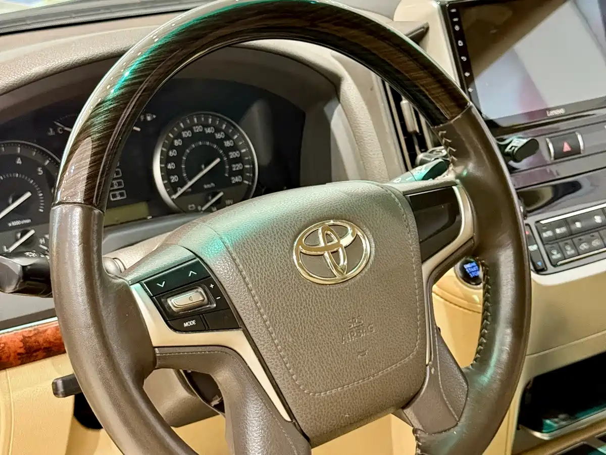 Toyota Land Cruiser (Import) 2017