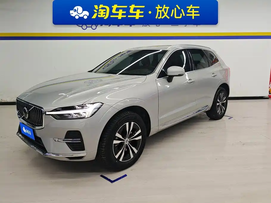 VOLVO XC60 2023