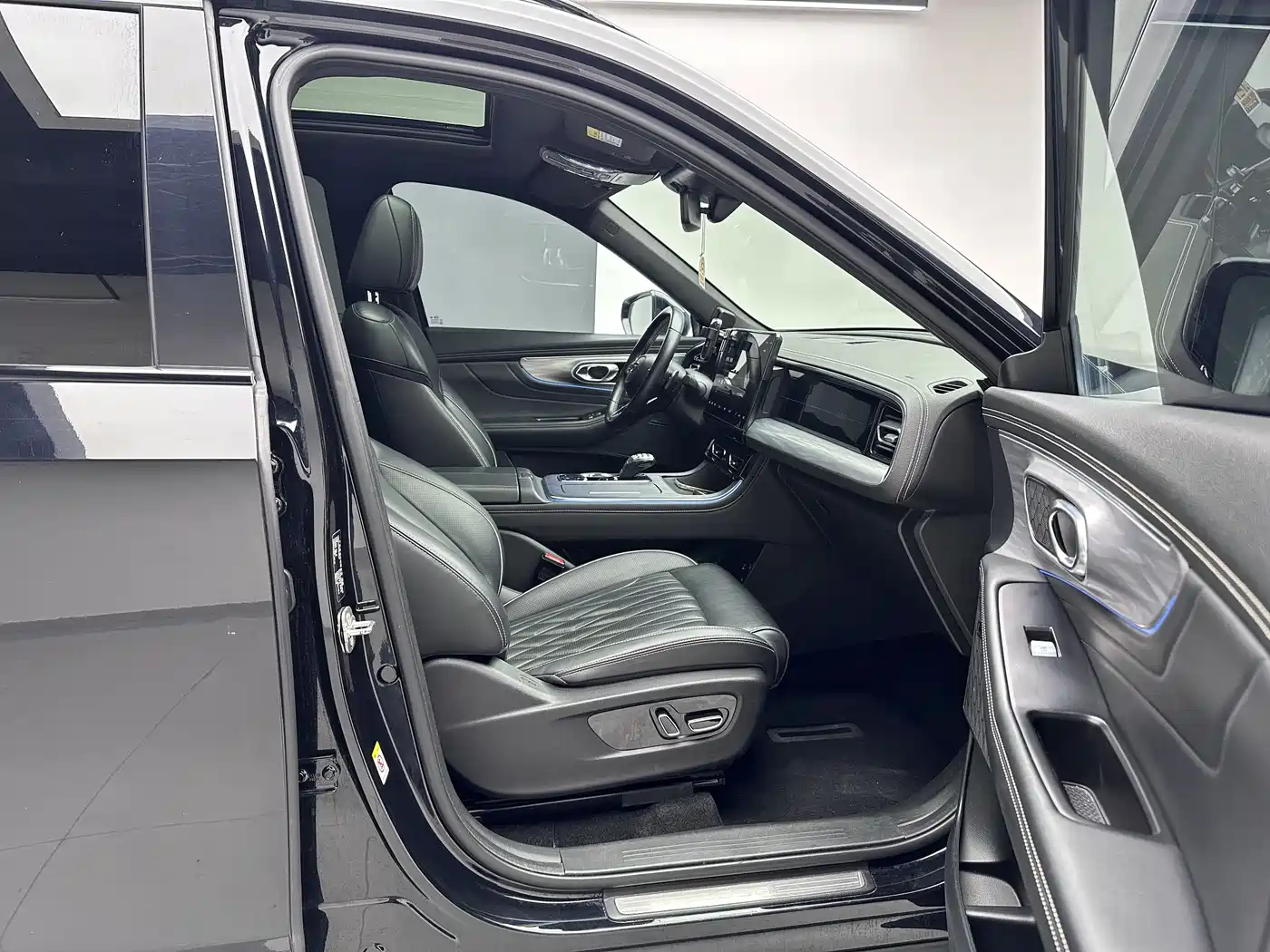 GAC Trumpchi Trumpchi GS8 2022 Pilot Series 2.0TGDI 2WD Luxury Smart Connect Edition (7-Seater) фото 16