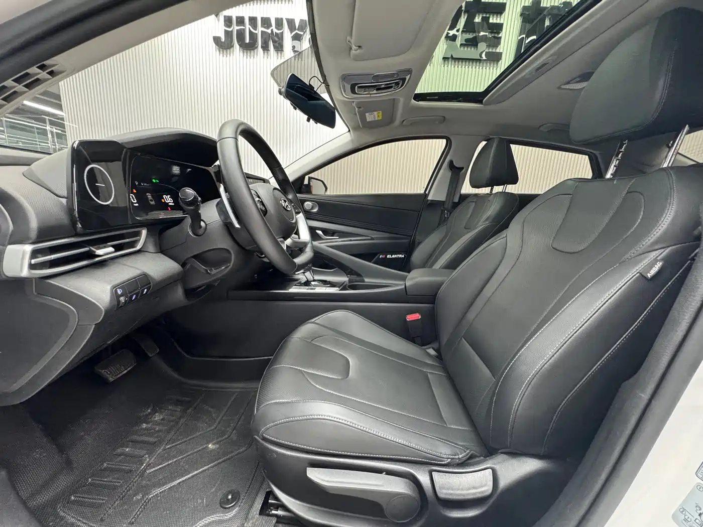 Hyundai Elantra 2023 1.5L CVT GLX Elite Edition фото 9