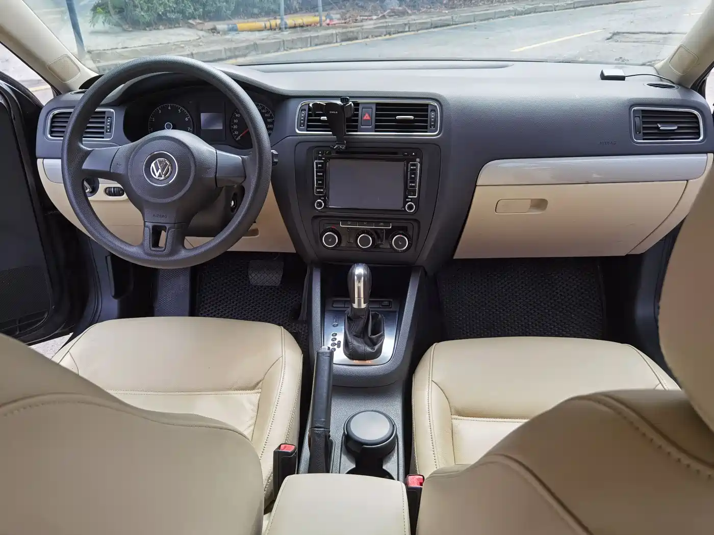 Volkswagen Sagitar 2012 Model 1.6L Automatic Fashion фото 8