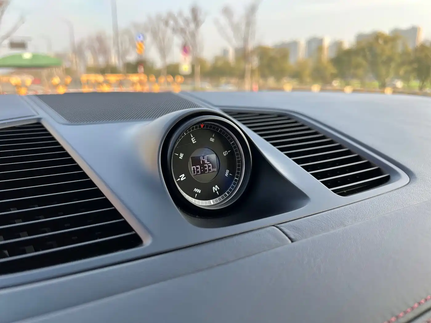 Porsche Cayenne New Energy 2022 Cayenne E-Hybrid 2.0T Platinum Edition фото 16