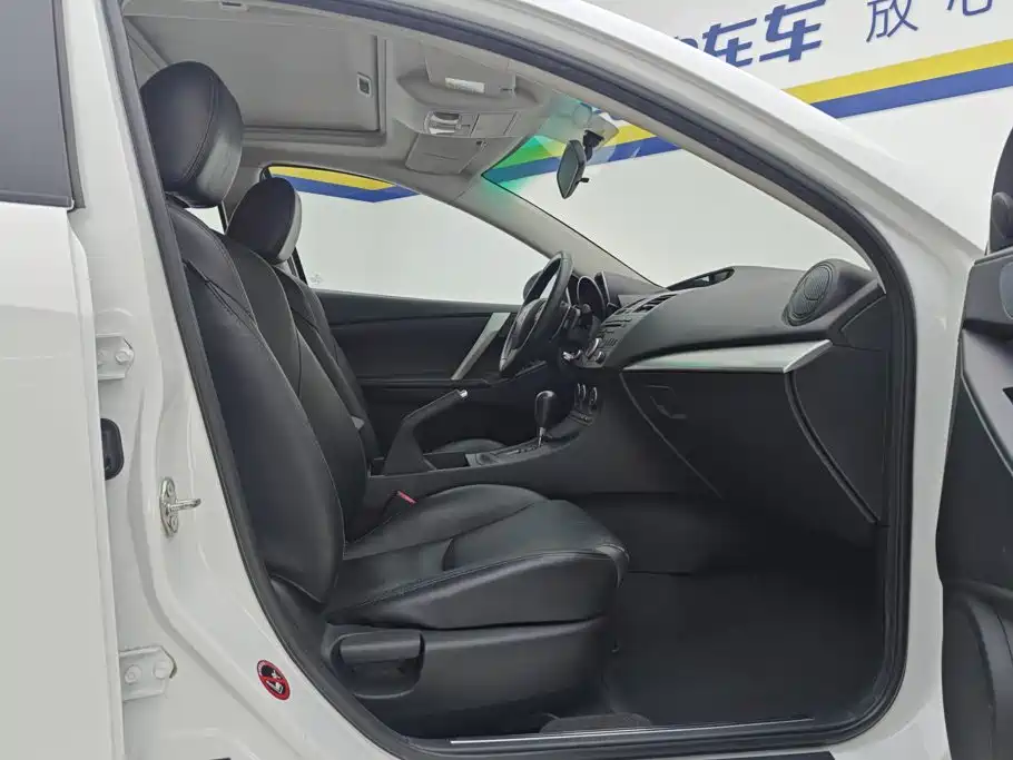 Mazda Mazda3 Axela 2014 2012 Hatchback 2.0L Automatic Luxury