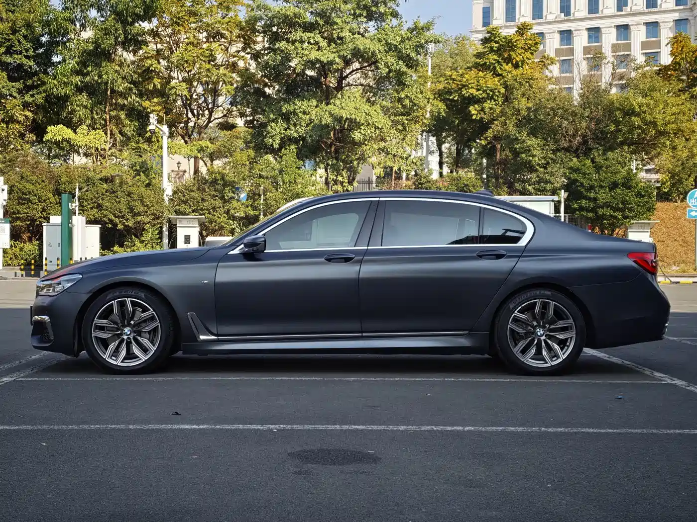 BMW 7 Series 2018 740Li xDrive Premium Type M Sport Package фото 7