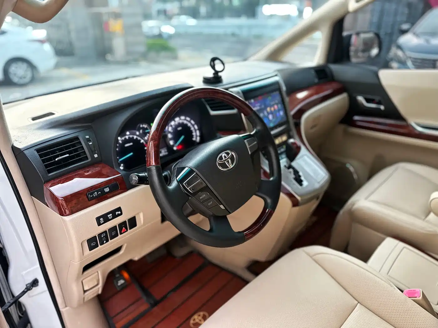 Toyota Alphard 2011 3.5L Luxury Edition фото 8