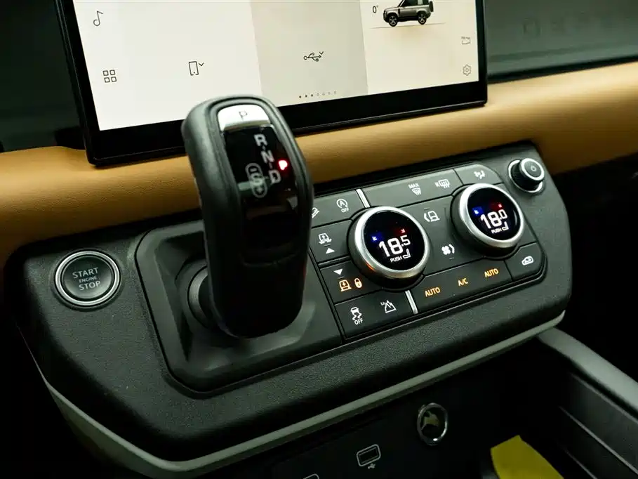 Land Rover Defender 2023 Model 90 2.0T P300 X-DYNAMIC HSE фото 24