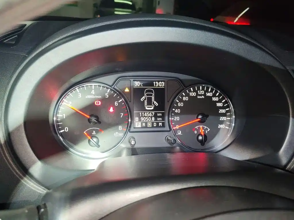 Dongfeng Fengdu MX6 2015 2015 2.0L CVT 2WD Excellence