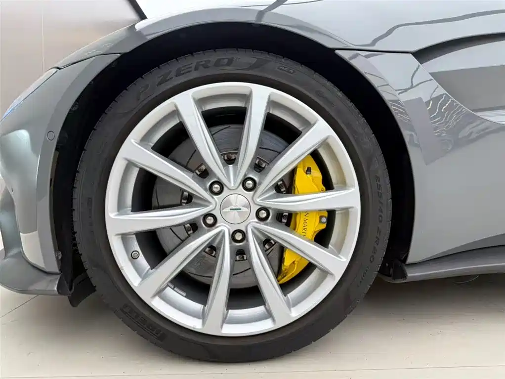 Aston Martin V8 Vantage 2023 2022 4.0T V8 Coupe
