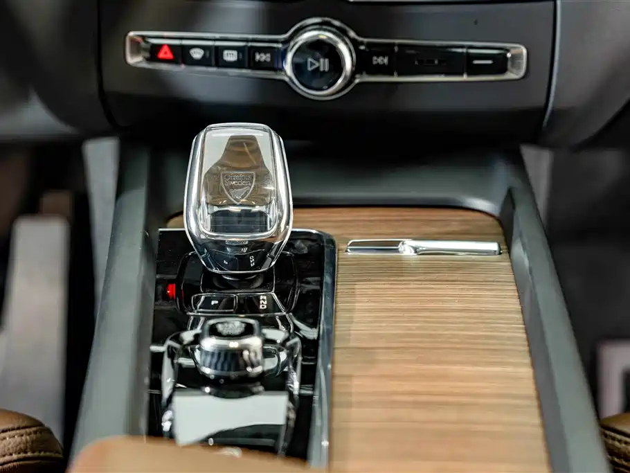 Volvo XC60 Plug-in Hybrid 2024 2023 T8 PHEV Long Range AWD Inscription Luxury Enjoyment Edition