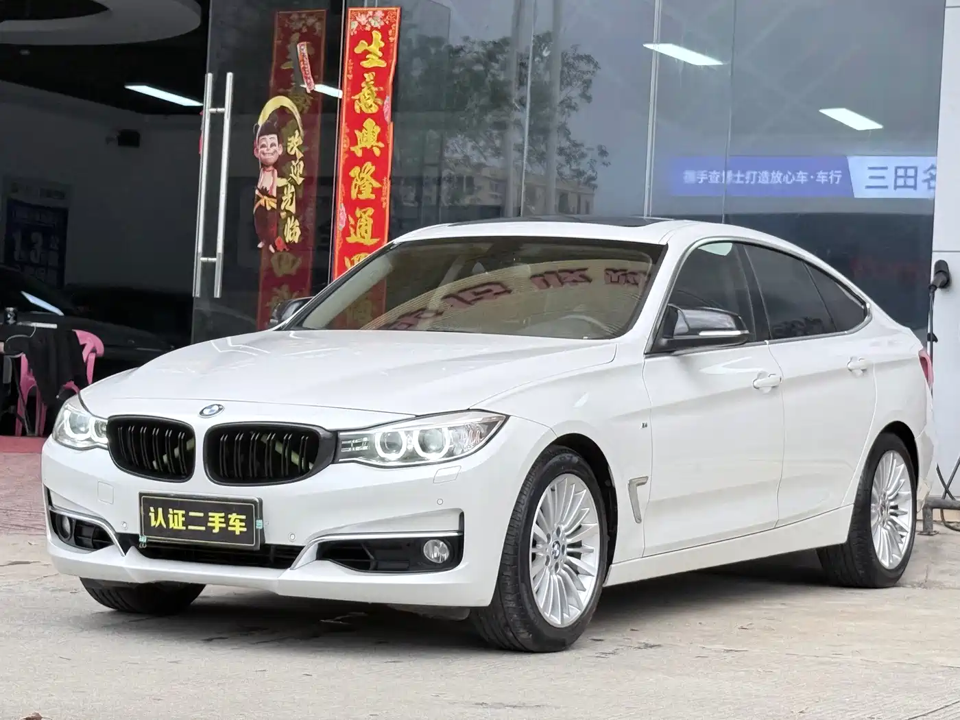 BMW 3 Series GT 2016 320i Design Package