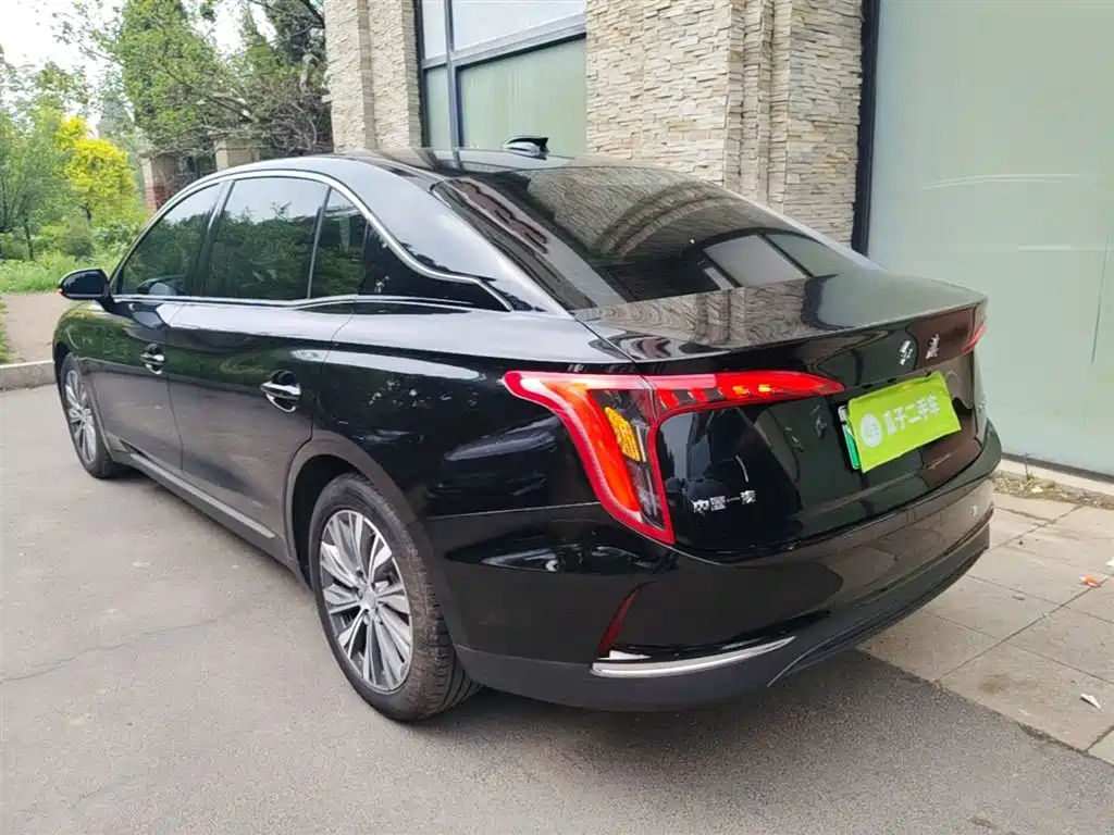 Hongqi E-QM5 2022 431km Charging Enjoyment Edition фото 5