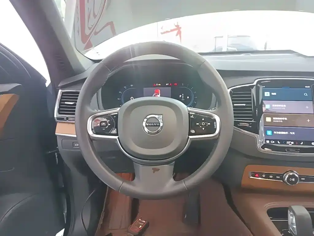 صورة 11 - Volvo XC90