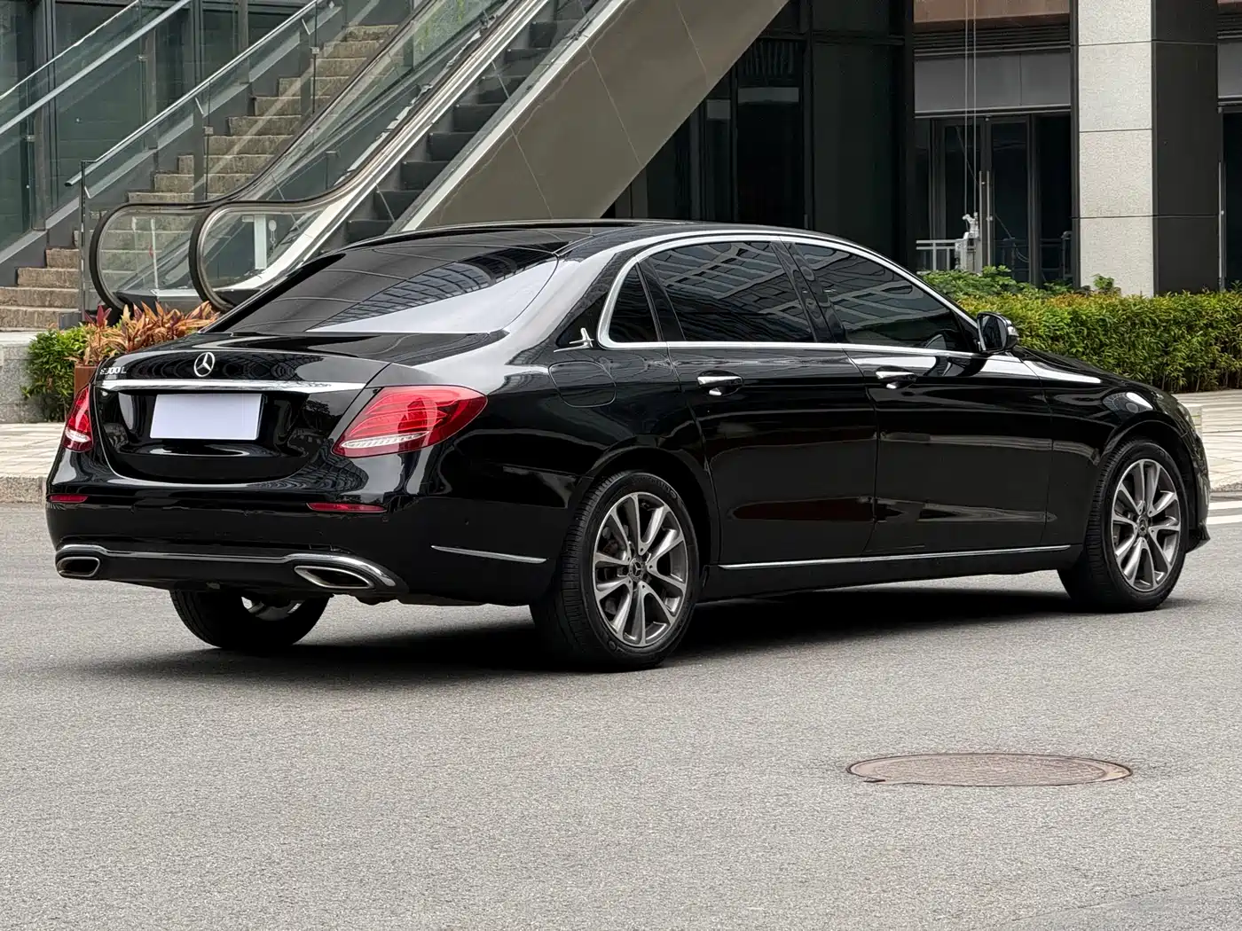 Mercedes-Benz E-Class 2018 E 300 L Luxury фото 4