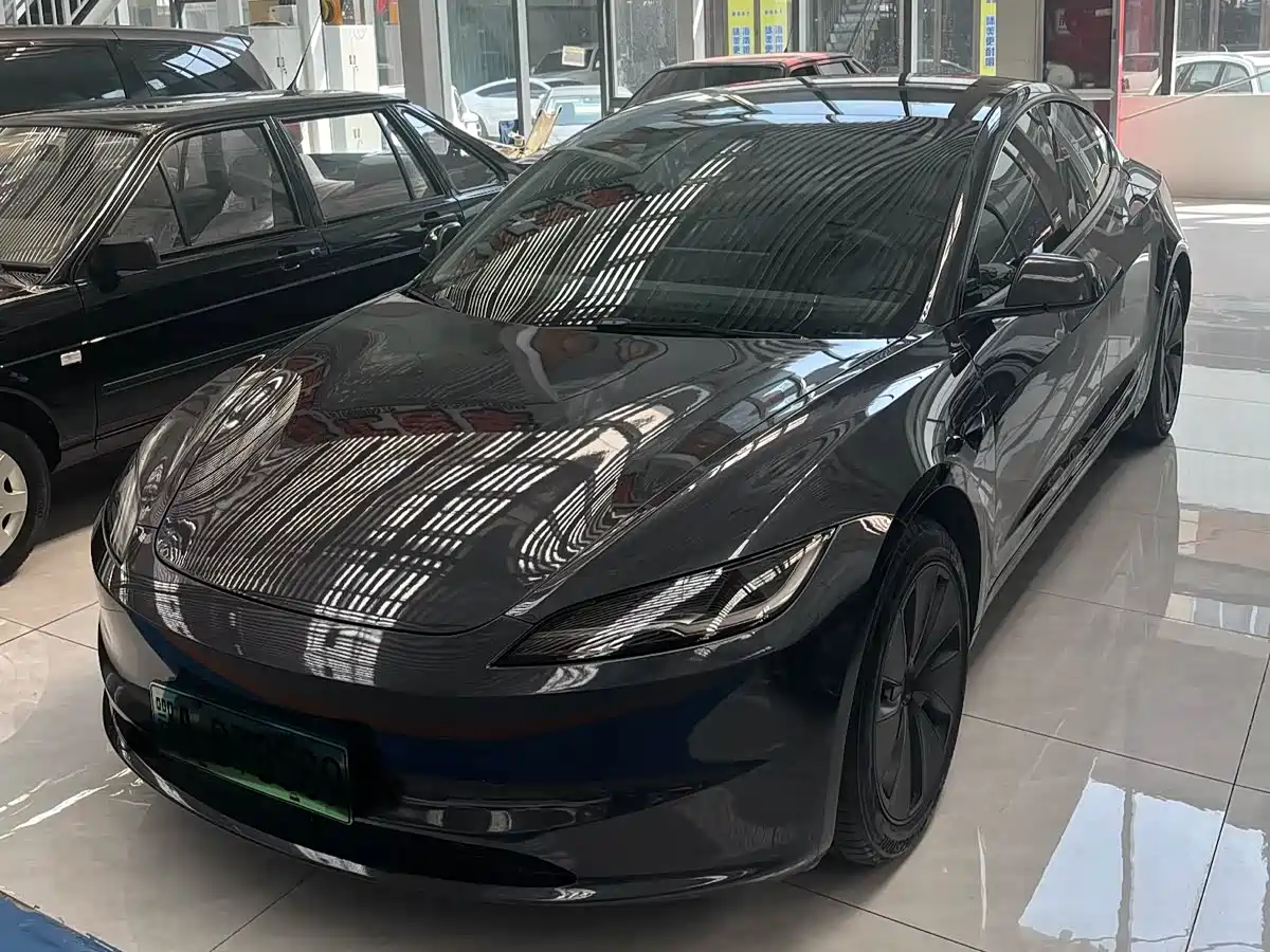 TESLA MODEL 3