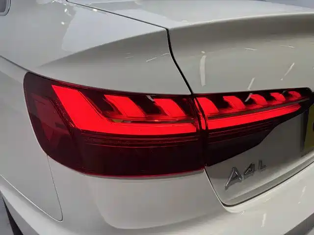 Фото 14 - Audi A4L