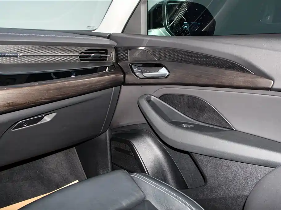 Audi Q6 2024 40 TFSI quattro Cloud View Yulin Package 7-seater фото 33