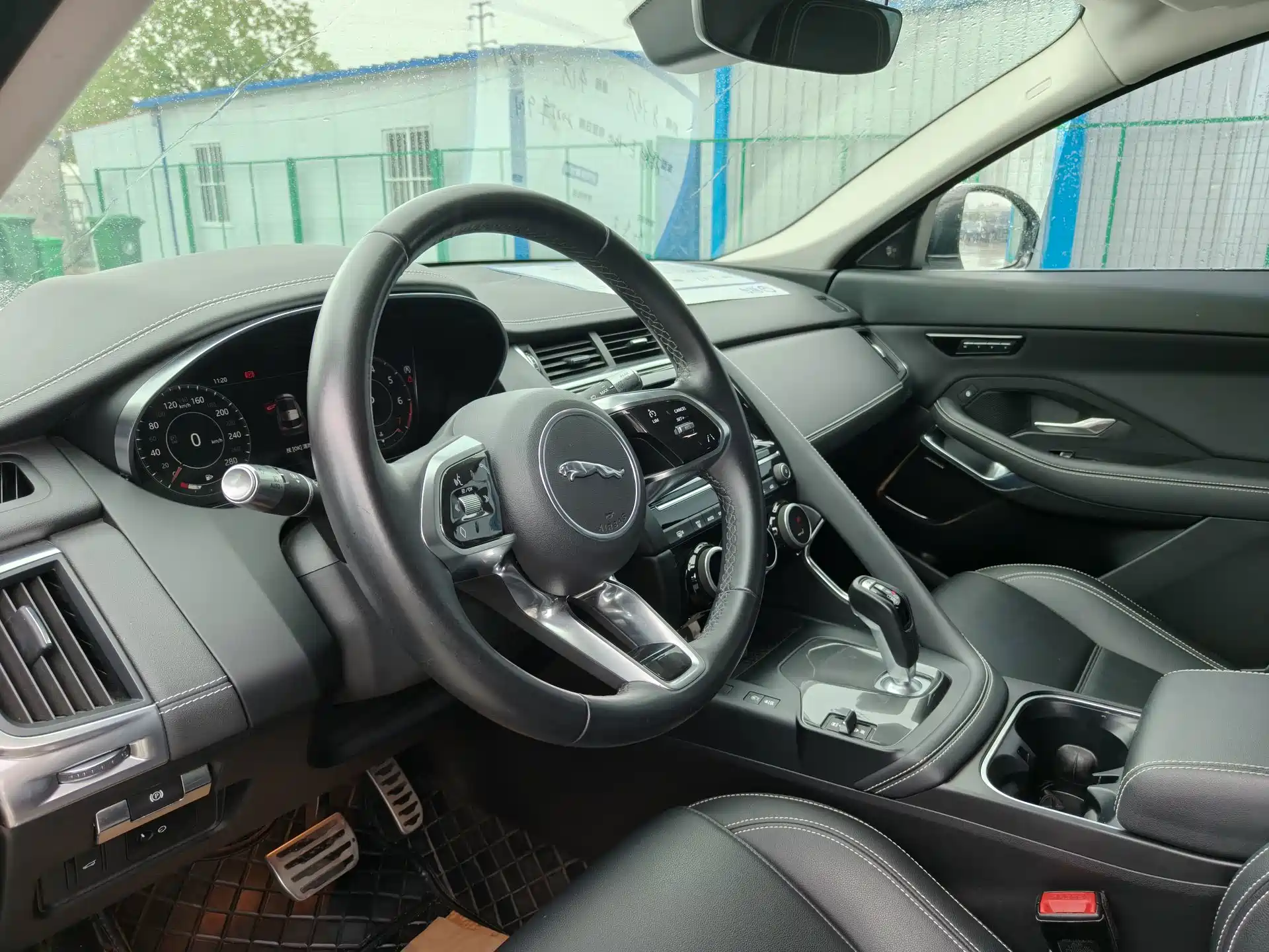Фото 7 - Jaguar E-PACE