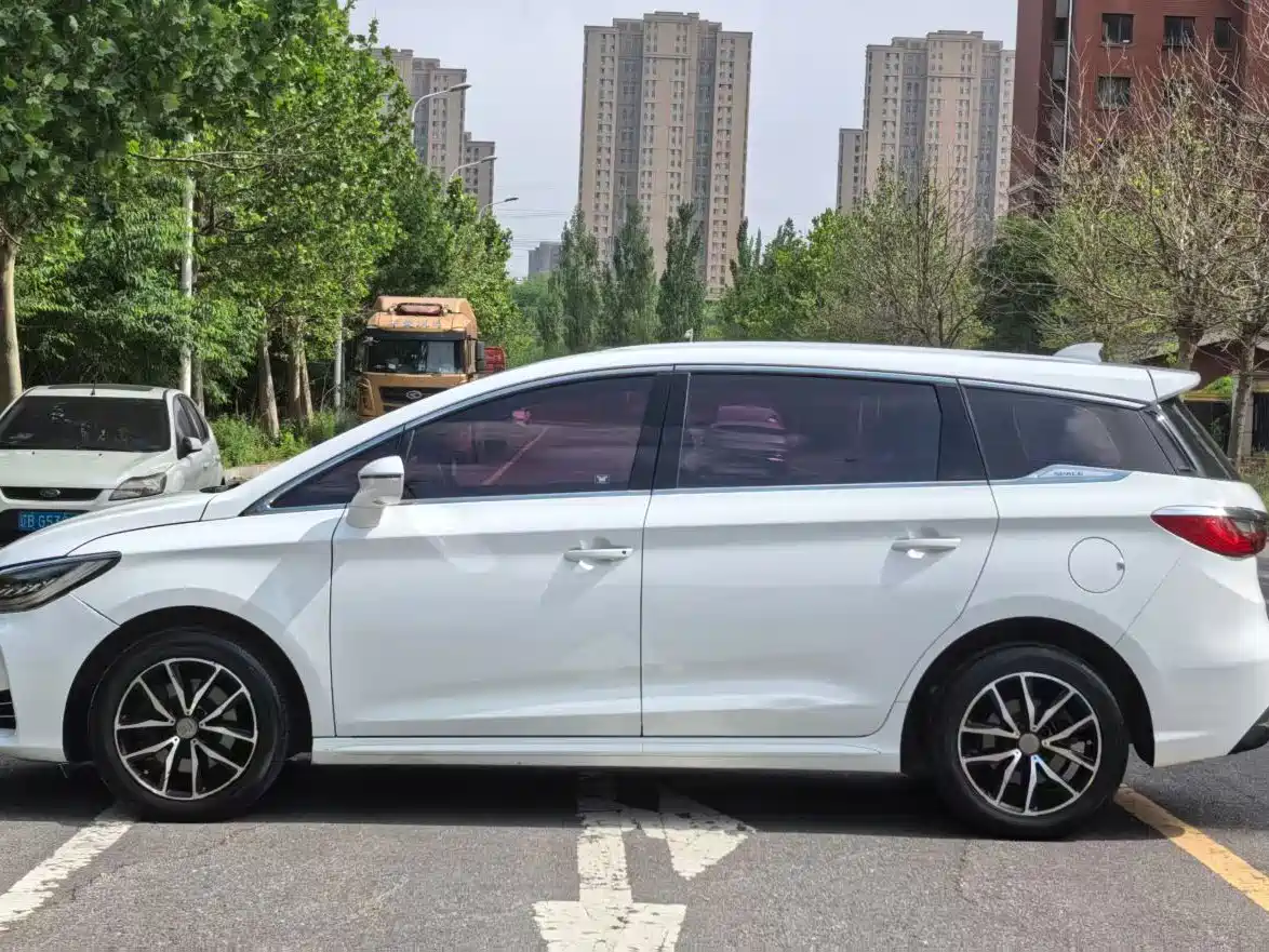 BYD Song MAX 2018 1.5T Auto Smart Connected Luxury 6-Seater фото 3