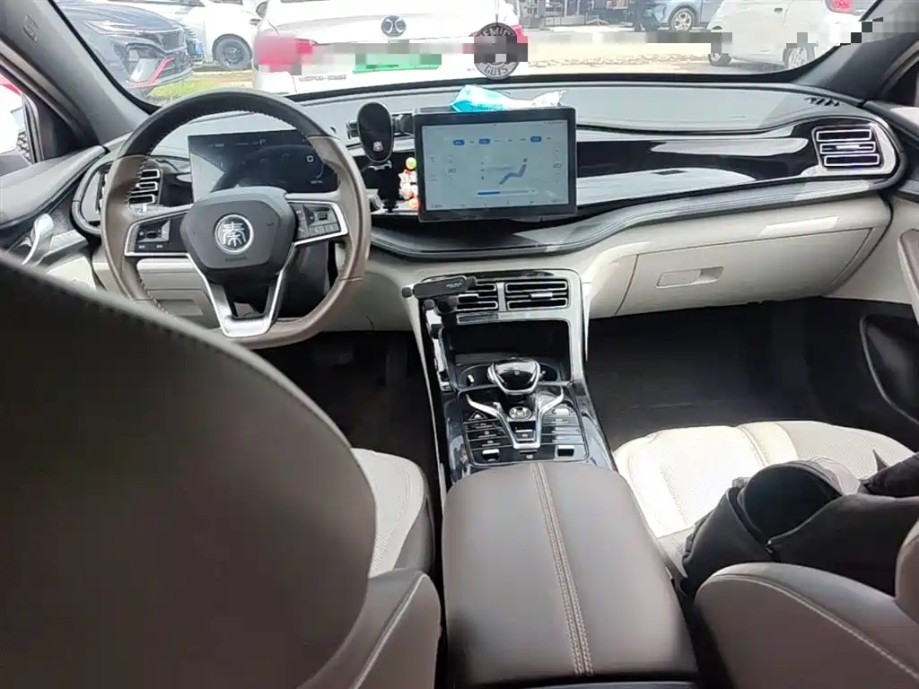 BYD Qin PLUS 2024 Glory Edition DM-i 55KM Leading фото 13