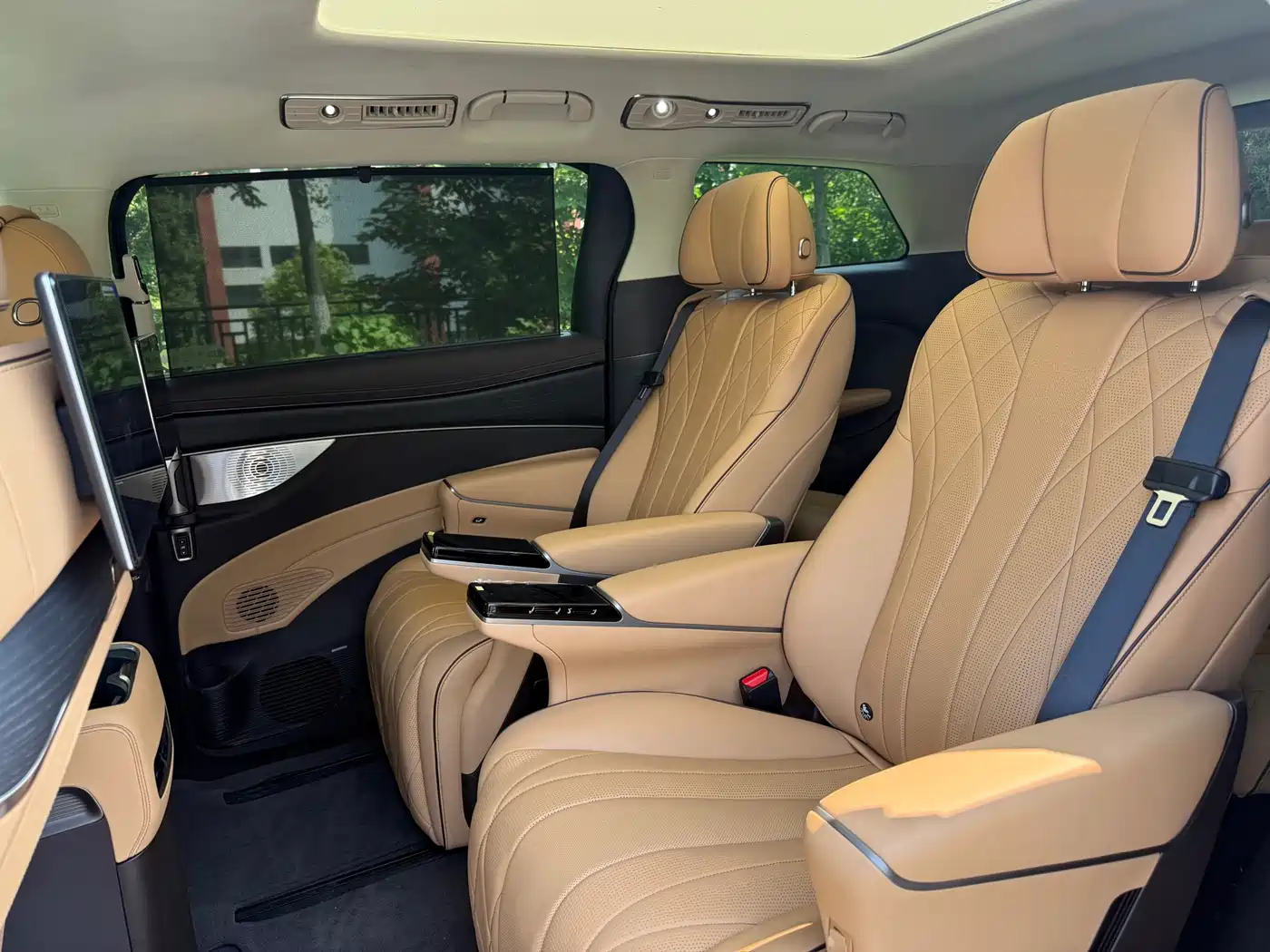 Denza D9 2024 EV 600 AWD Flagship фото 8