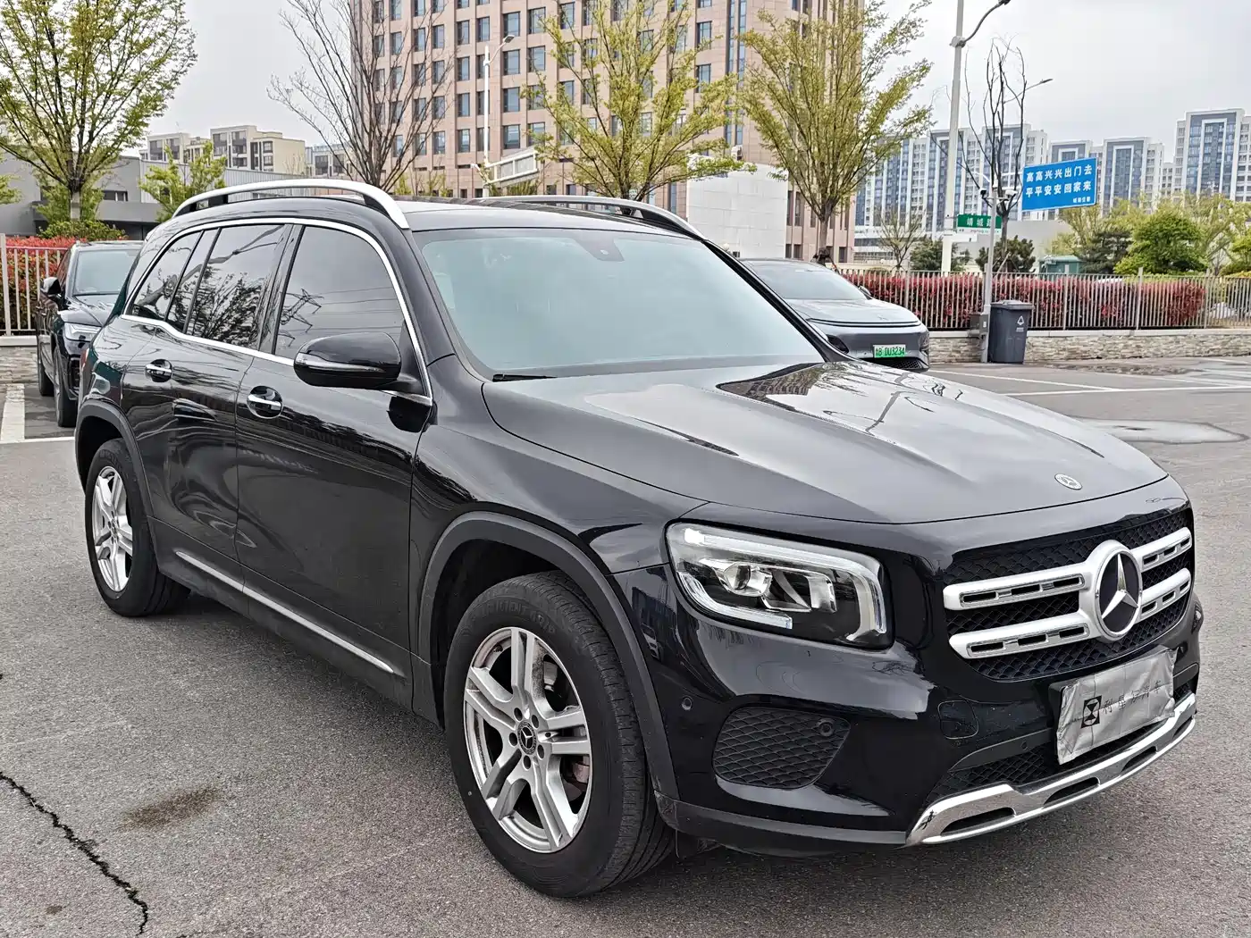 MERCEDES-BENZ GLB