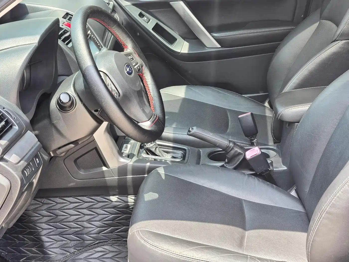 Subaru Forester 2013 2.5i Automatic Luxury Edition фото 7