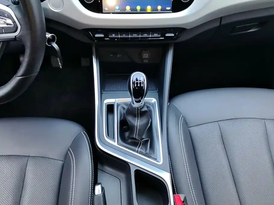 Фото 16 - Geely Vision X3