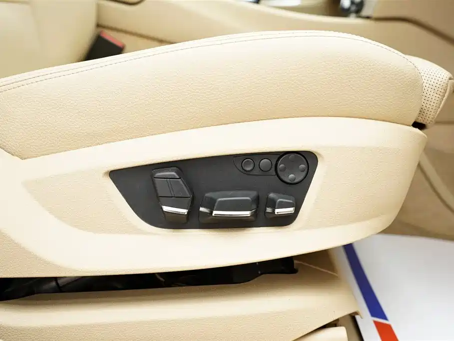 BMW 5 Series GT 2013 535i xDrive Luxury фото 28