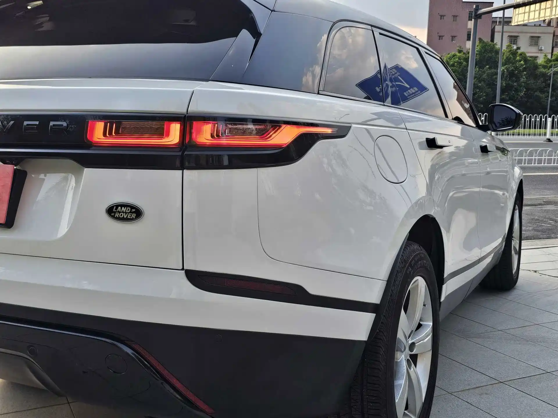 Фото 8 - Land Rover Range Rover Velar