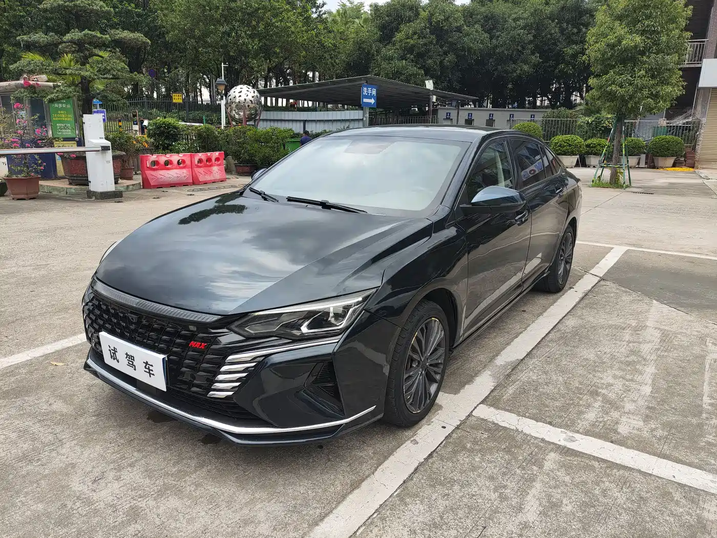 DONGFENG YI HYUN MAX