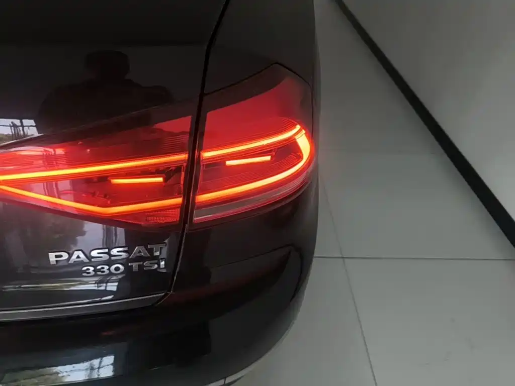 Photo 24 - Volkswagen Passat