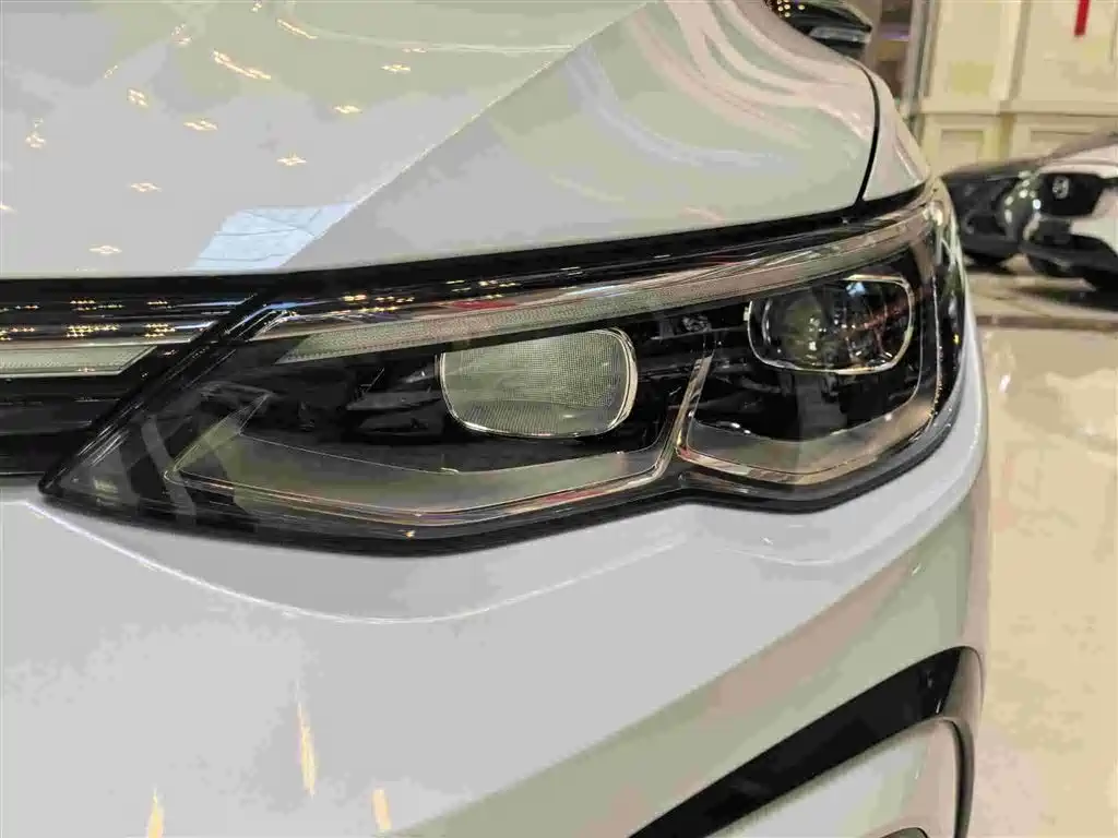 Volkswagen Golf 2023 280TSI DSG R-Line Lite фото 5