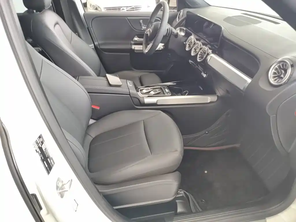 Mercedes-Benz GLB 2025 2024 Facelift GLB 220 Dynamic