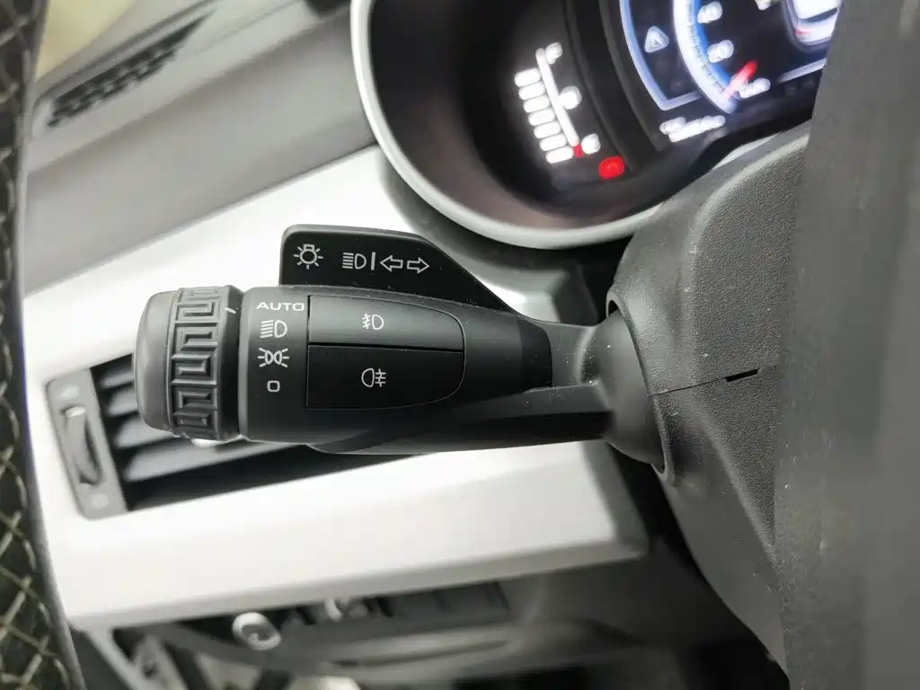 Фото 21 - Geely Boyue