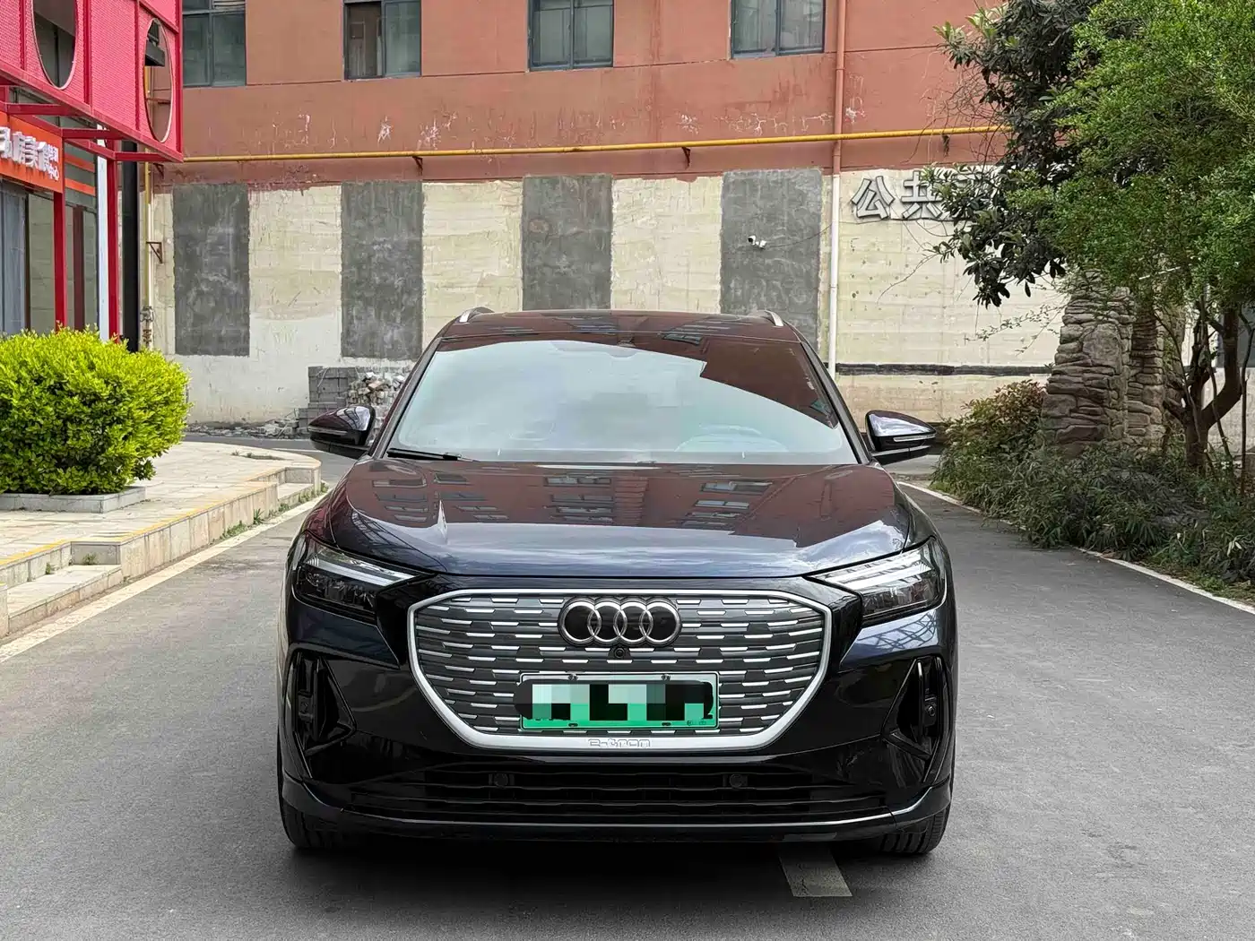 AUDI Q4 E TRON