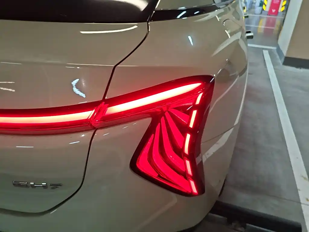 Hongqi EH7 2026 2025 690 Smart Selection Edition