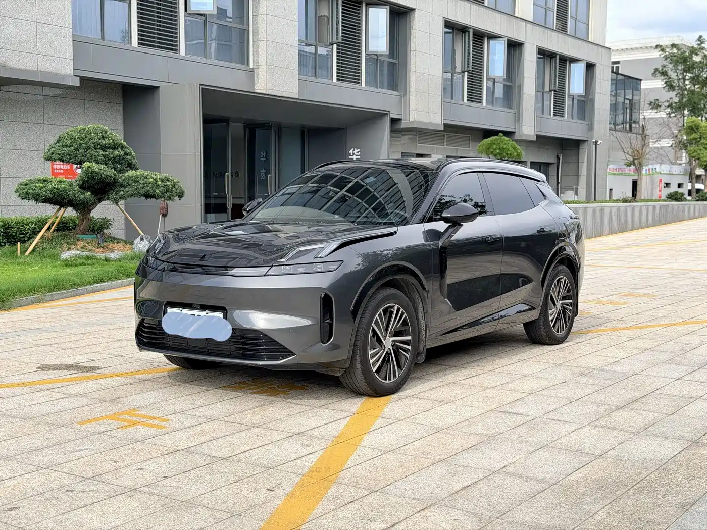 Lynk & Co 08 EM-P 2023
