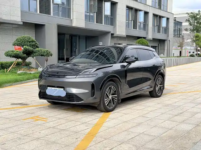 Lynk & Co 08 EM-P 2024